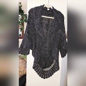 Beautiful Wrap, Scalloped Edges, Rounded Bottom. Sz S.